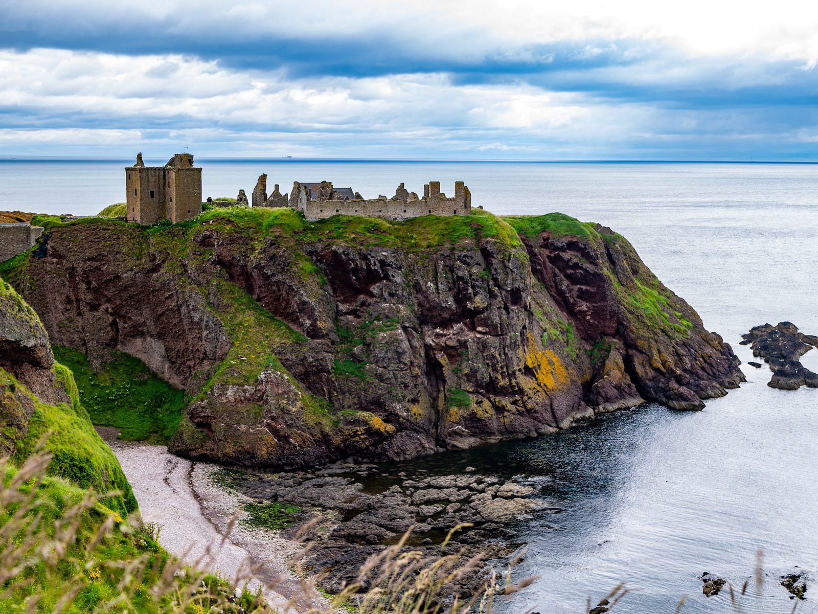 A Slow Highland Train Trip Postcard from the  Slothful Hackette Dreaming of Craggy Scottish Castles, Cashmere, Hot Lairds, Tartan and Whisky Galore!